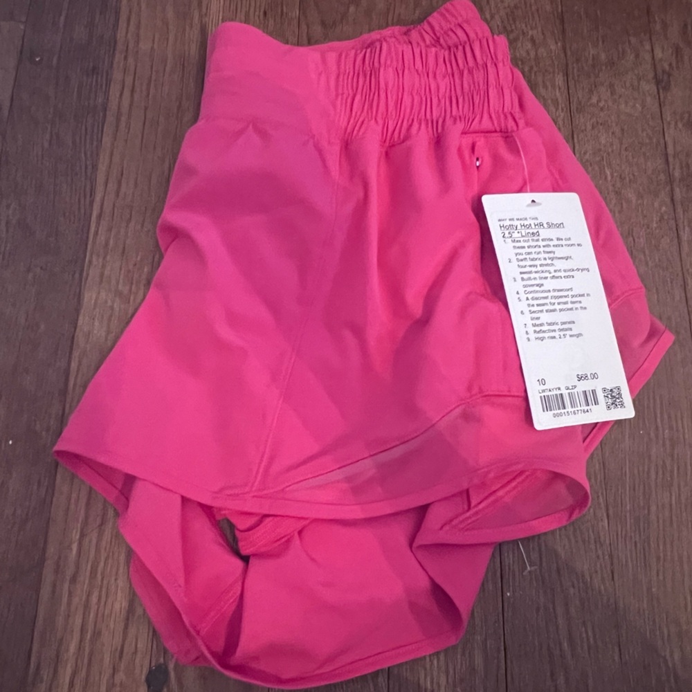 Dark pink Lululemon Hotty Hot HR Short 2.5" *Lined in Size 10.